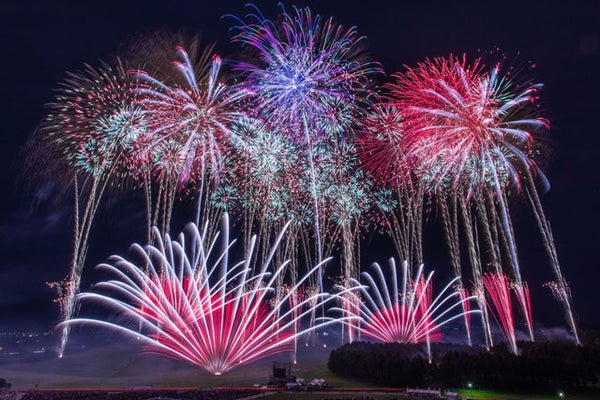 ★9/5(土)催行決定★【札幌市内発/芝席プラン】広大なモエレ沼公園を活かした壮大な芸術花火を堪能♪北海道芸術花火 日帰りバスツアー2